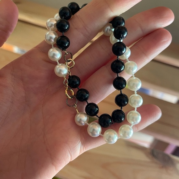 Set of 2 black and white faux pearl beaded y2k 90s retro bracelets - Picture 6 of 9